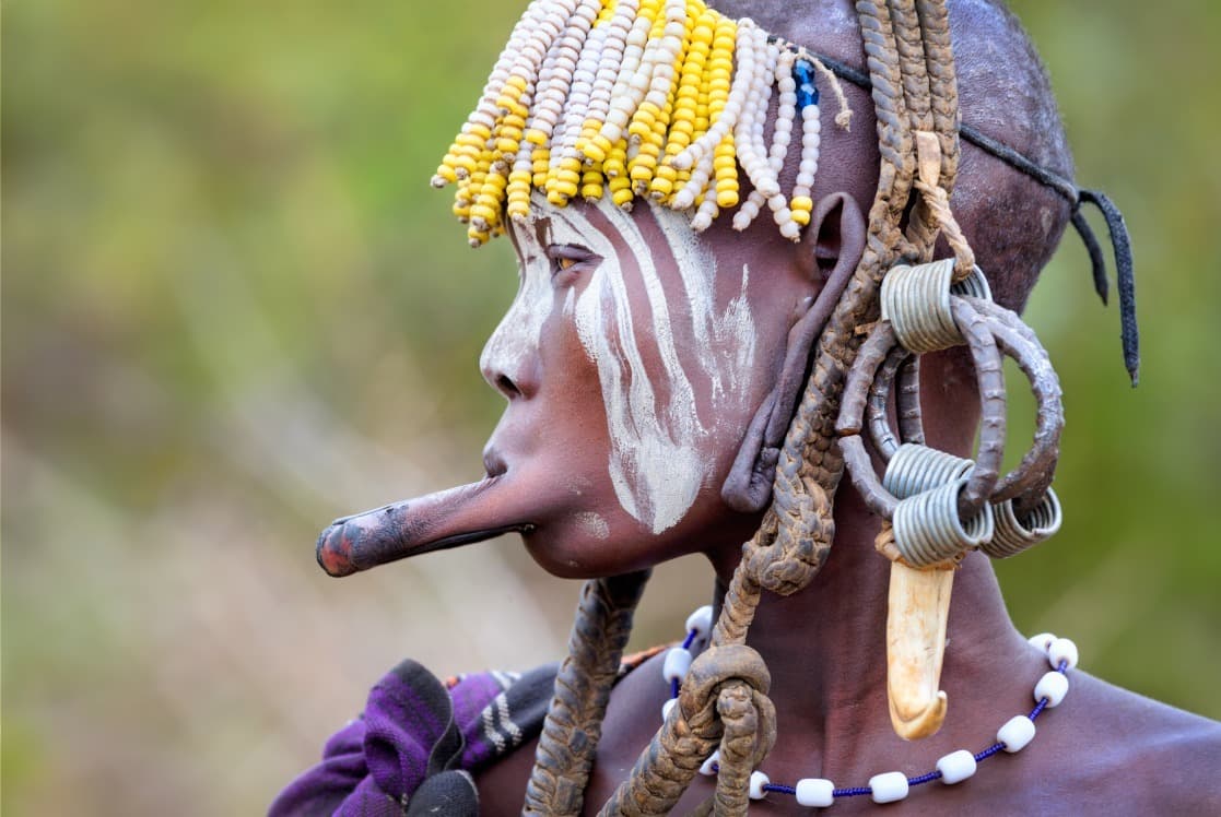 woman mursis tribe